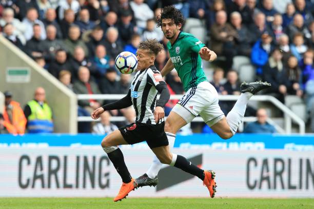 他以出色的 他以出色的